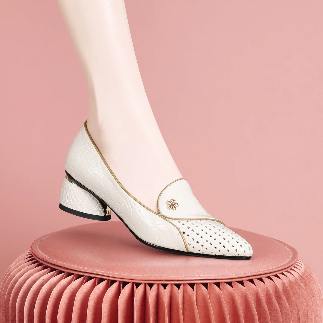 梵芮诗尖头2025春夏新款金属装饰网孔透气气质粗低跟女单鞋-J2005