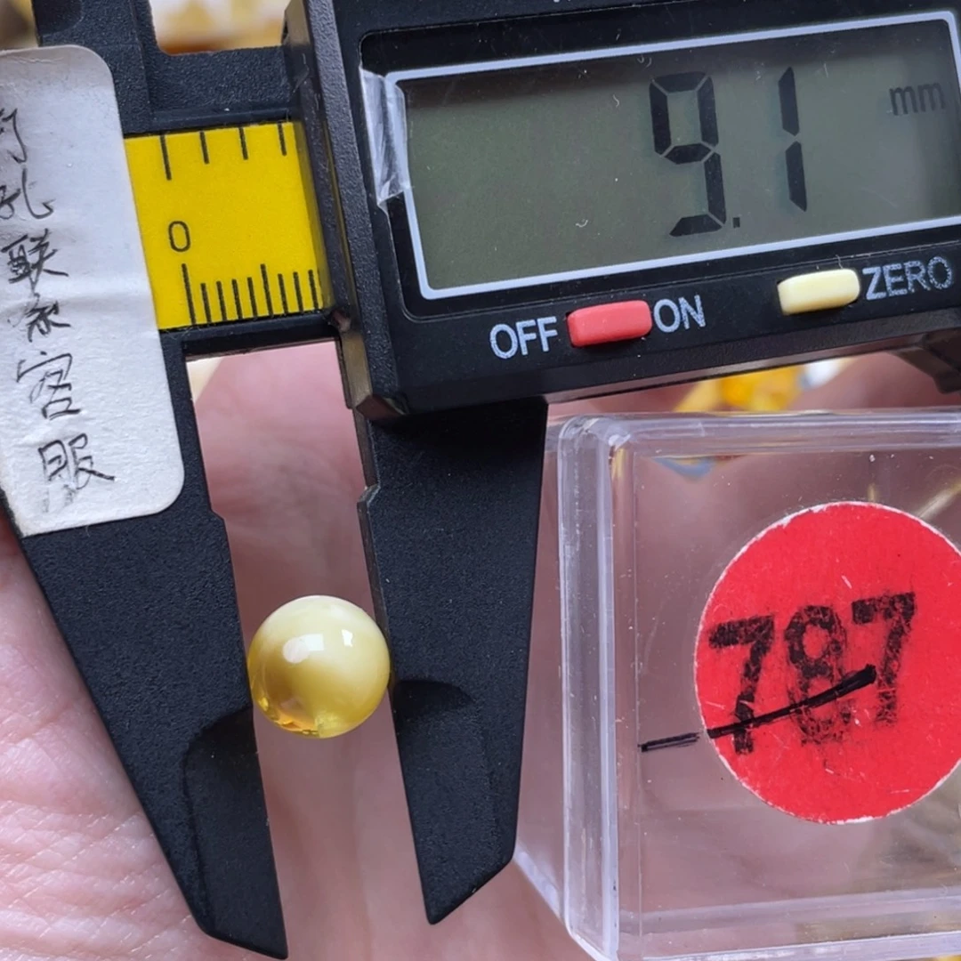 蜜蜡未镶嵌珠宝奇石