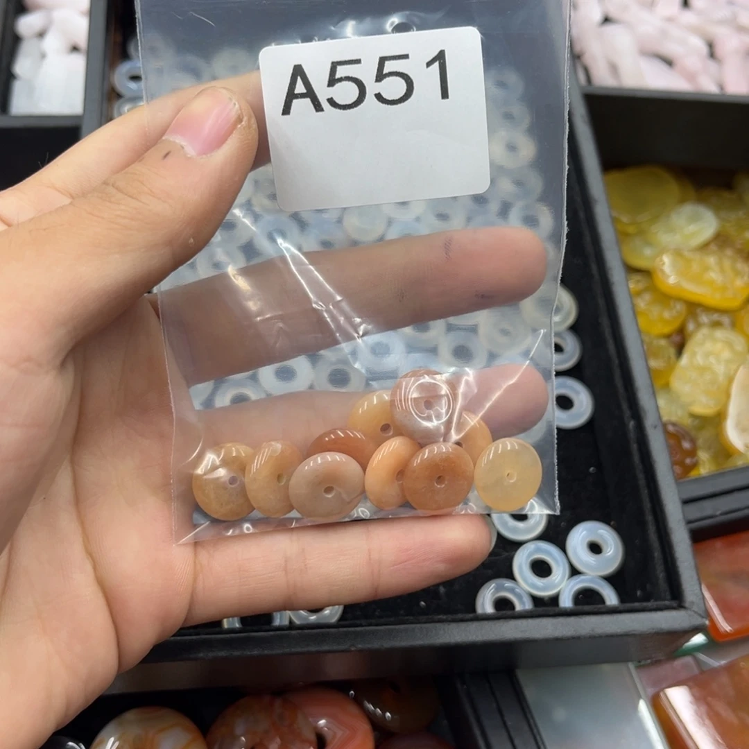 默***尘合金颈饰玛瑙/玉髓