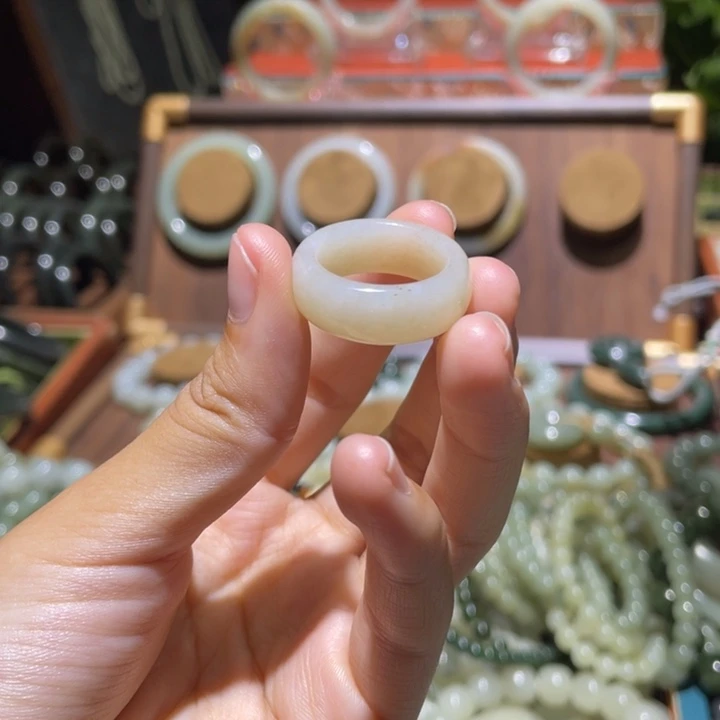 和田玉未镶嵌戒指