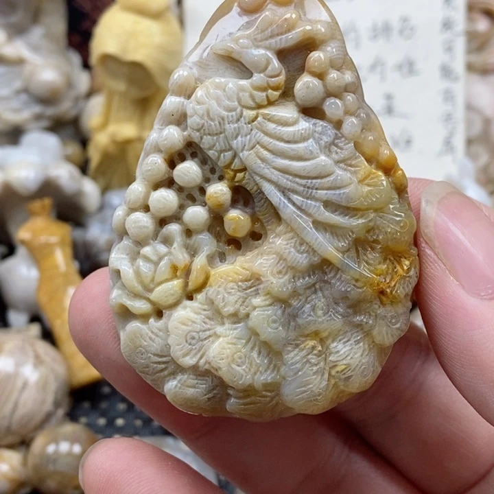 颈饰未镶嵌硅化珊瑚(珊瑚玉)
