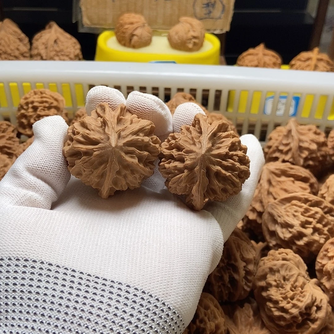 一***二文玩核桃吊坠龙文三棱