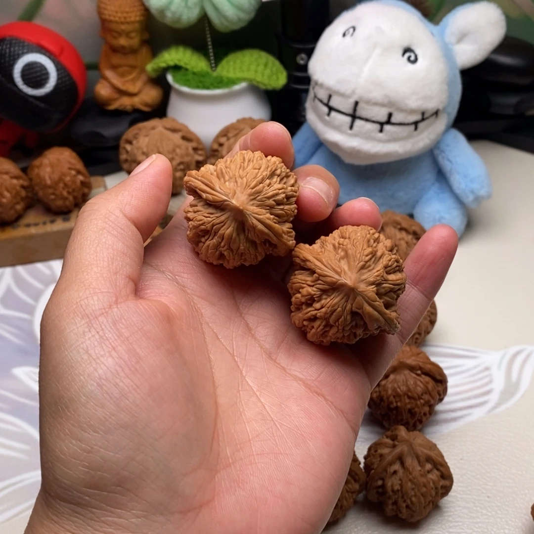 文玩核桃吊坠虎头38