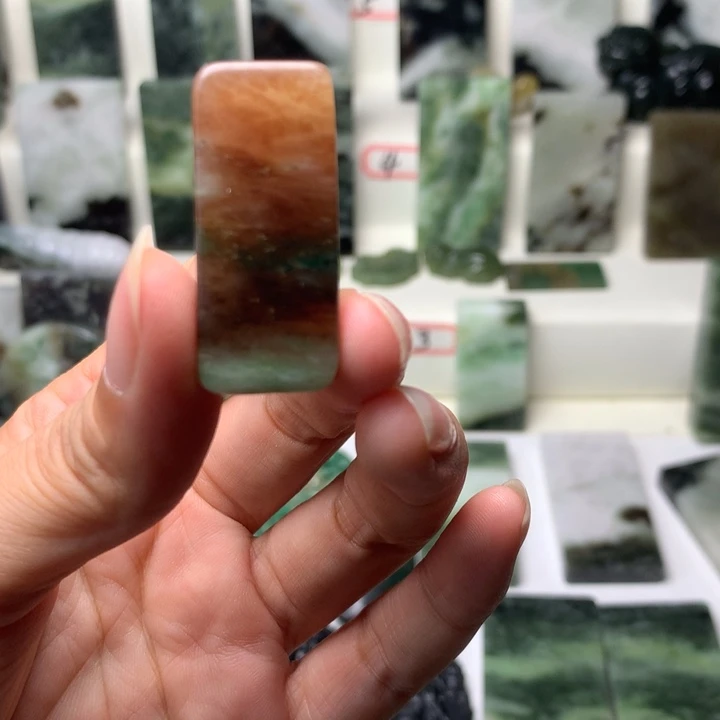 L***n独山玉未镶嵌颈饰