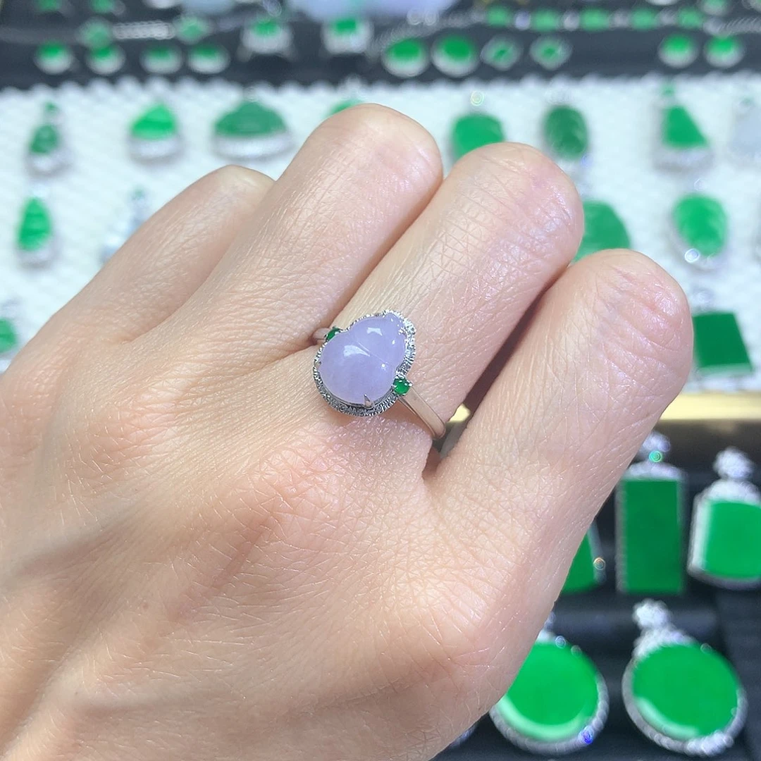 18K金镶嵌戒指翡翠戒指