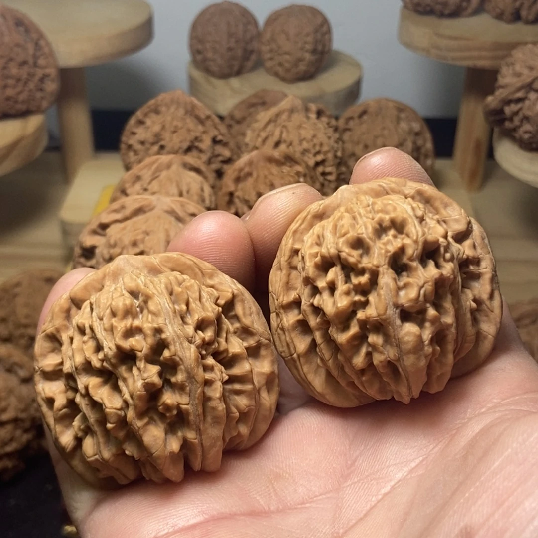 摸***豚文玩核桃吊坠四座楼