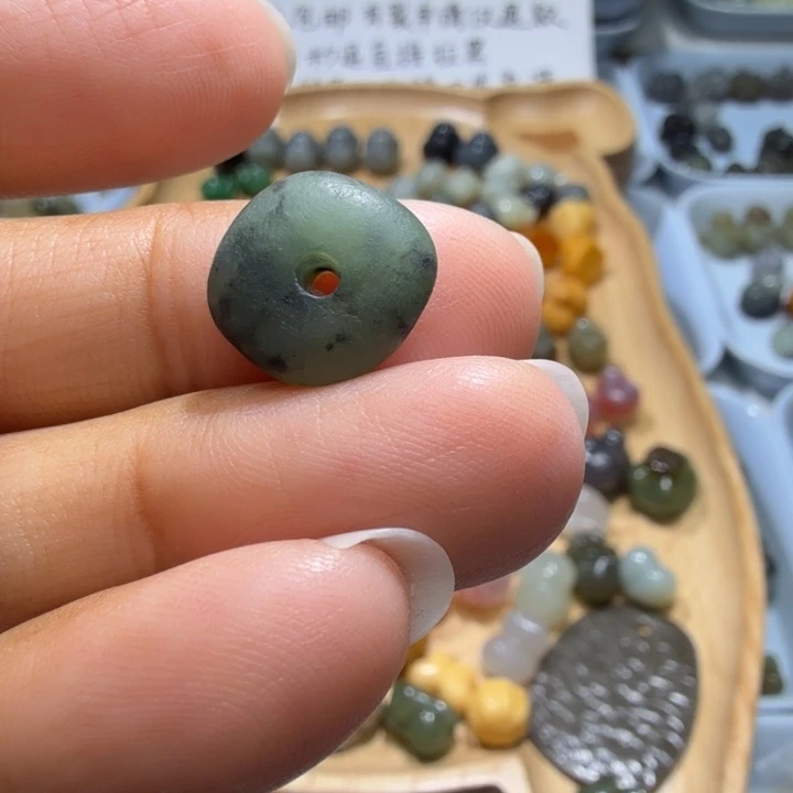 和田玉未镶嵌珠宝半成品