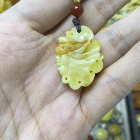 蜜蜡未镶嵌裸石吊坠