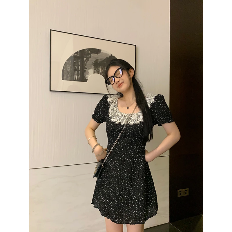 王少女【清清】 黑色修身撞色花边泡泡袖连衣短裙 L21607S42