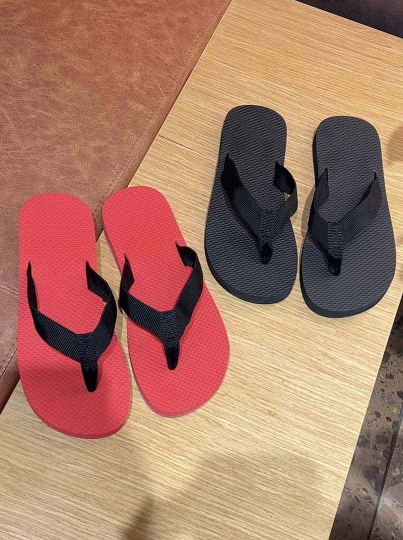 “ROW风鞋”2025新款时尚街头潮流人字拖