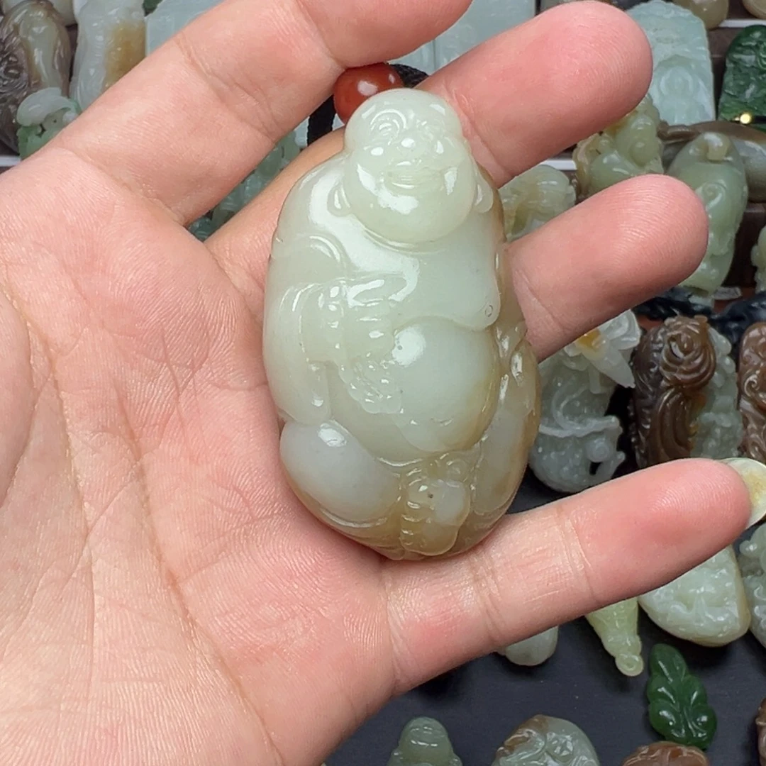 和田玉未镶嵌把件