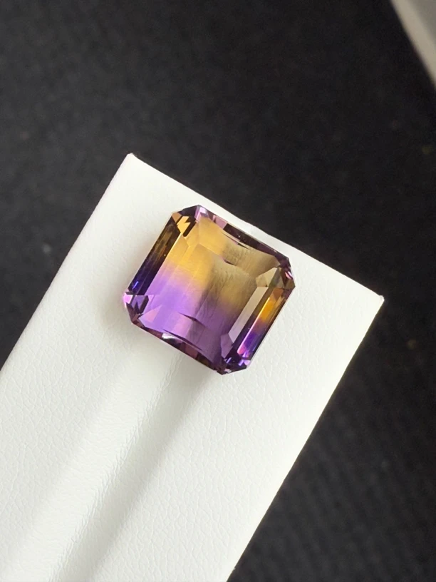 15.4ct天然紫黄晶裸石，尺寸13.3*14*10mm，颜色美艳 ，色彩分明