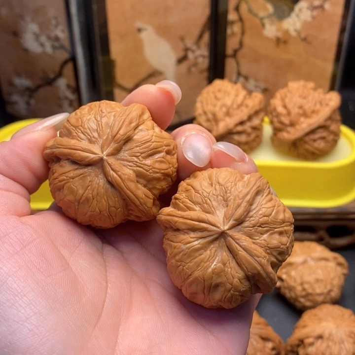 赵***龙文玩核桃把件563元宝丁字奔42