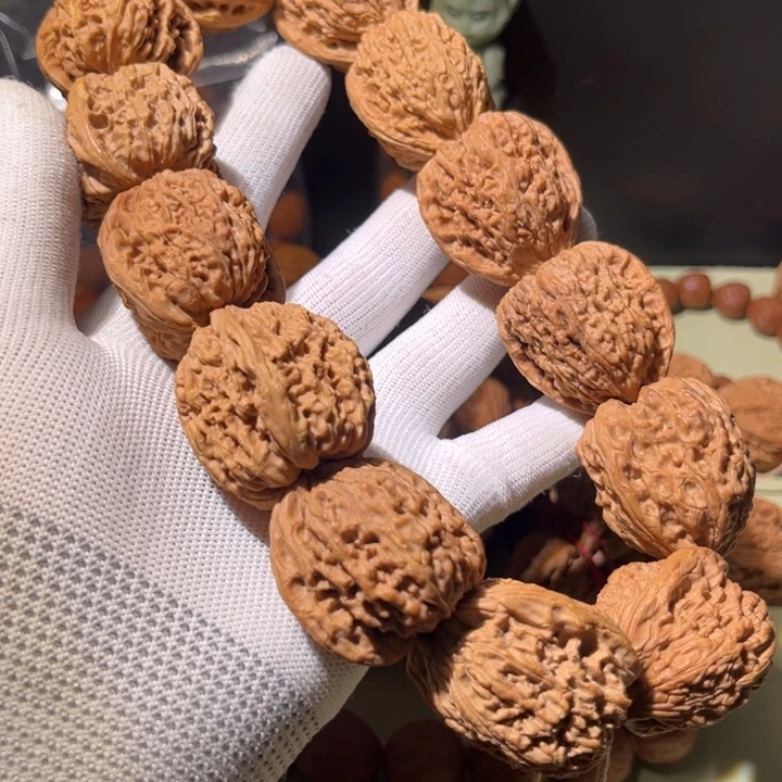 文玩核桃手串…………45