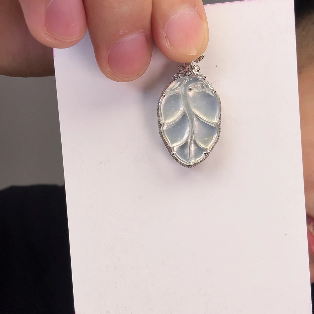 翡翠颈饰18K金镶嵌薯*一件