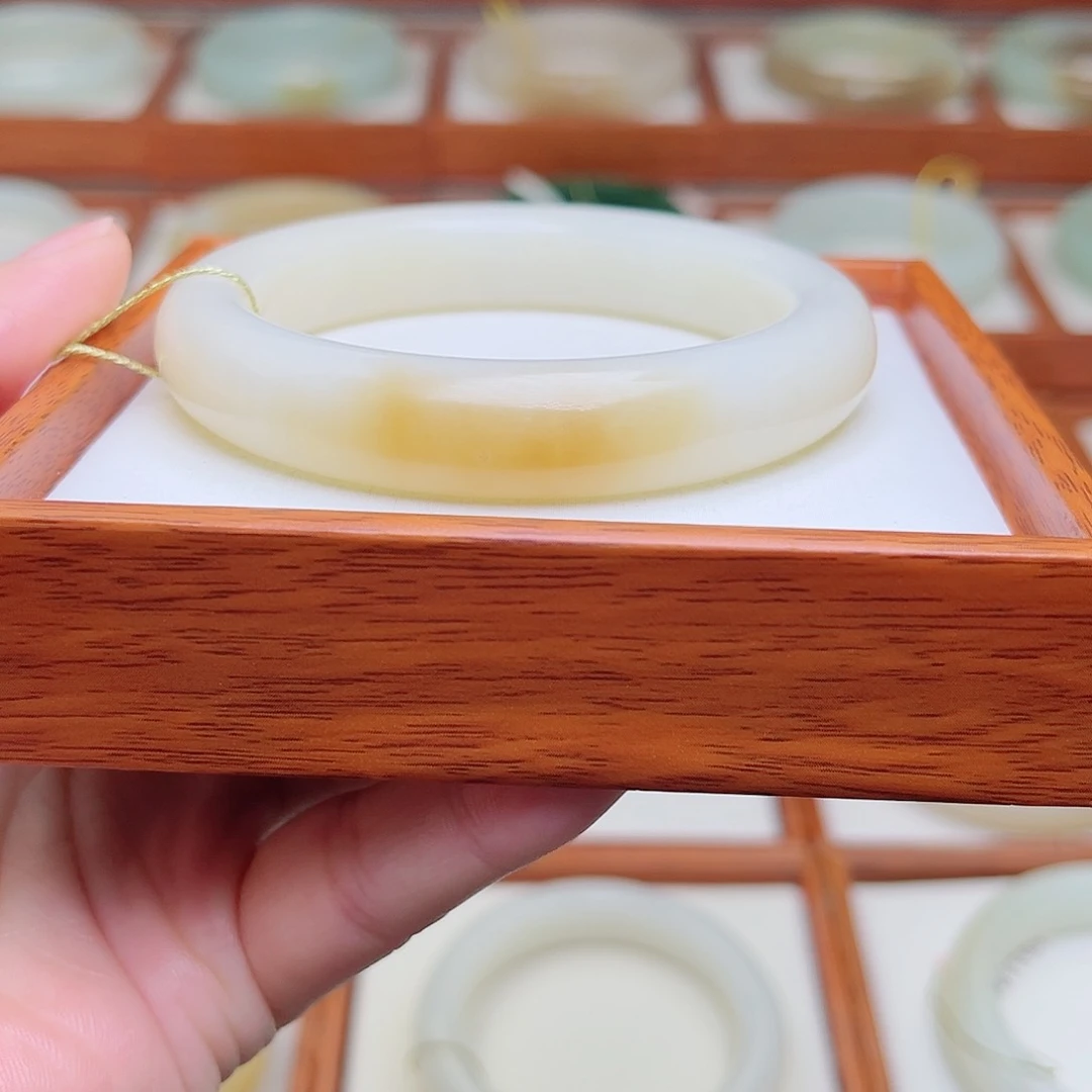 和田玉手镯未镶嵌57.2