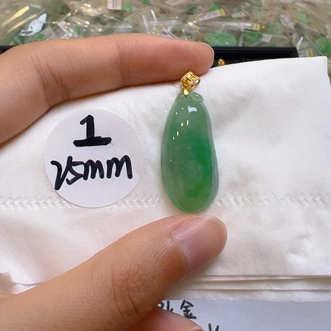 翡翠18K金镶嵌颈饰翡翠