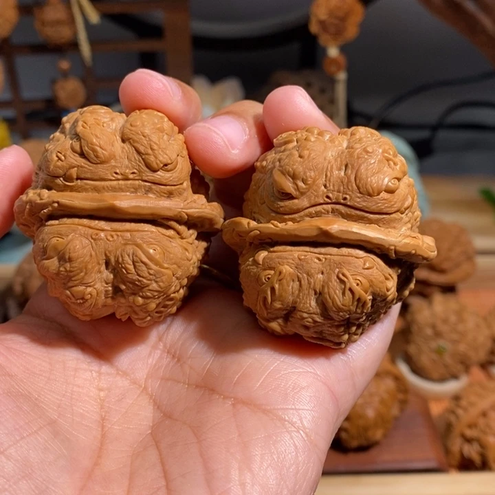 【闪购商品】核桃手串/手链༺****五帝钱雕