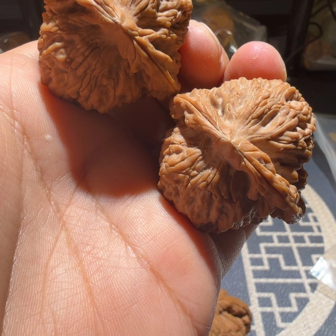 阿***洋把件猴头核桃三角南疆