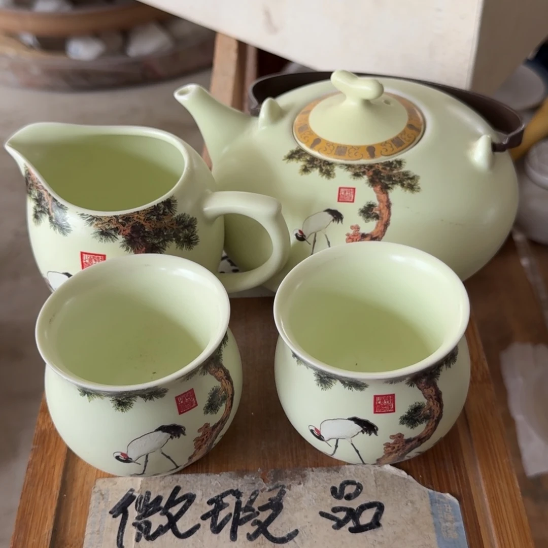 微瑕疵介意勿拍陶瓷器皿