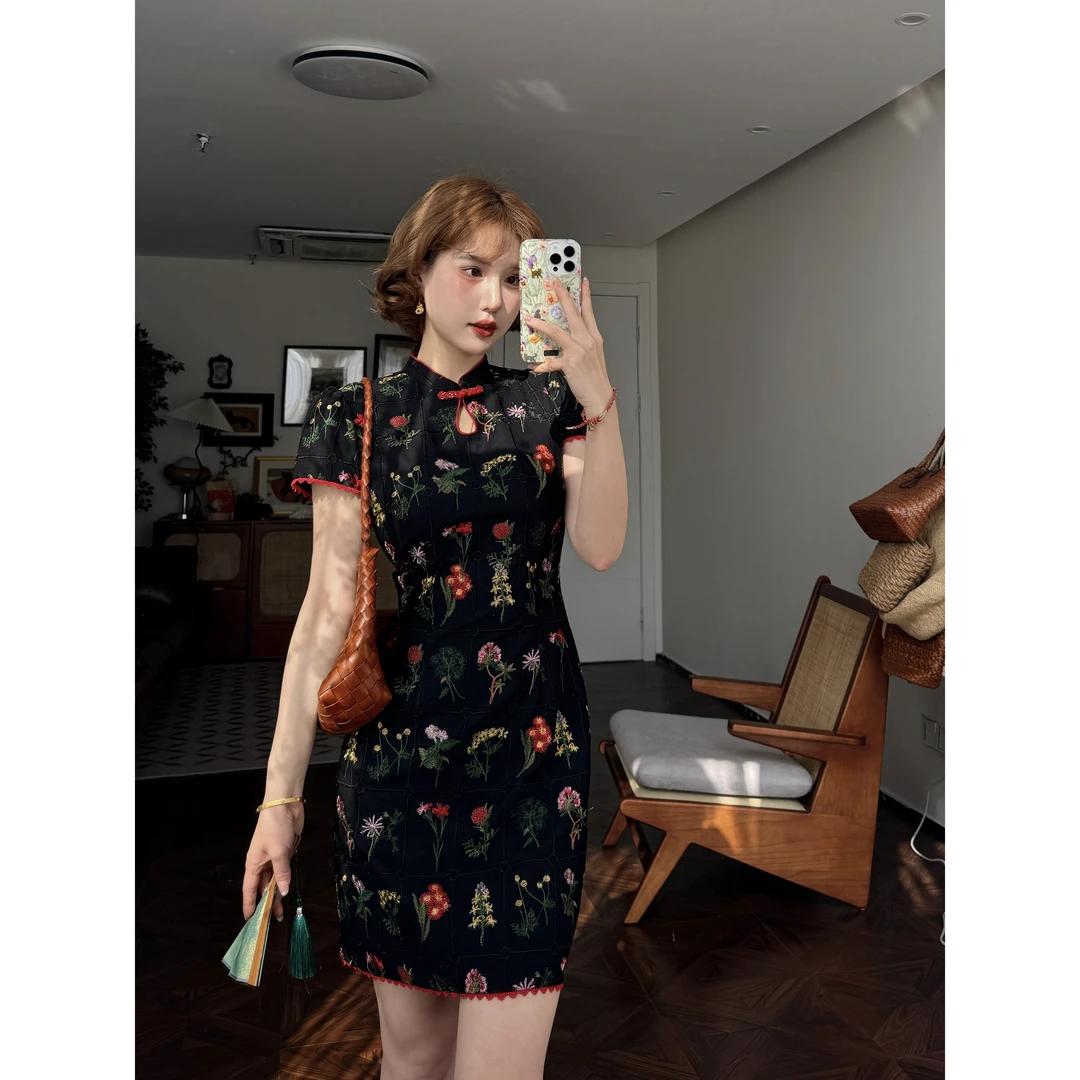 蕾英俊-花城秘境-春季法式复古立领植物刺绣收腰气质连衣裙JF6150