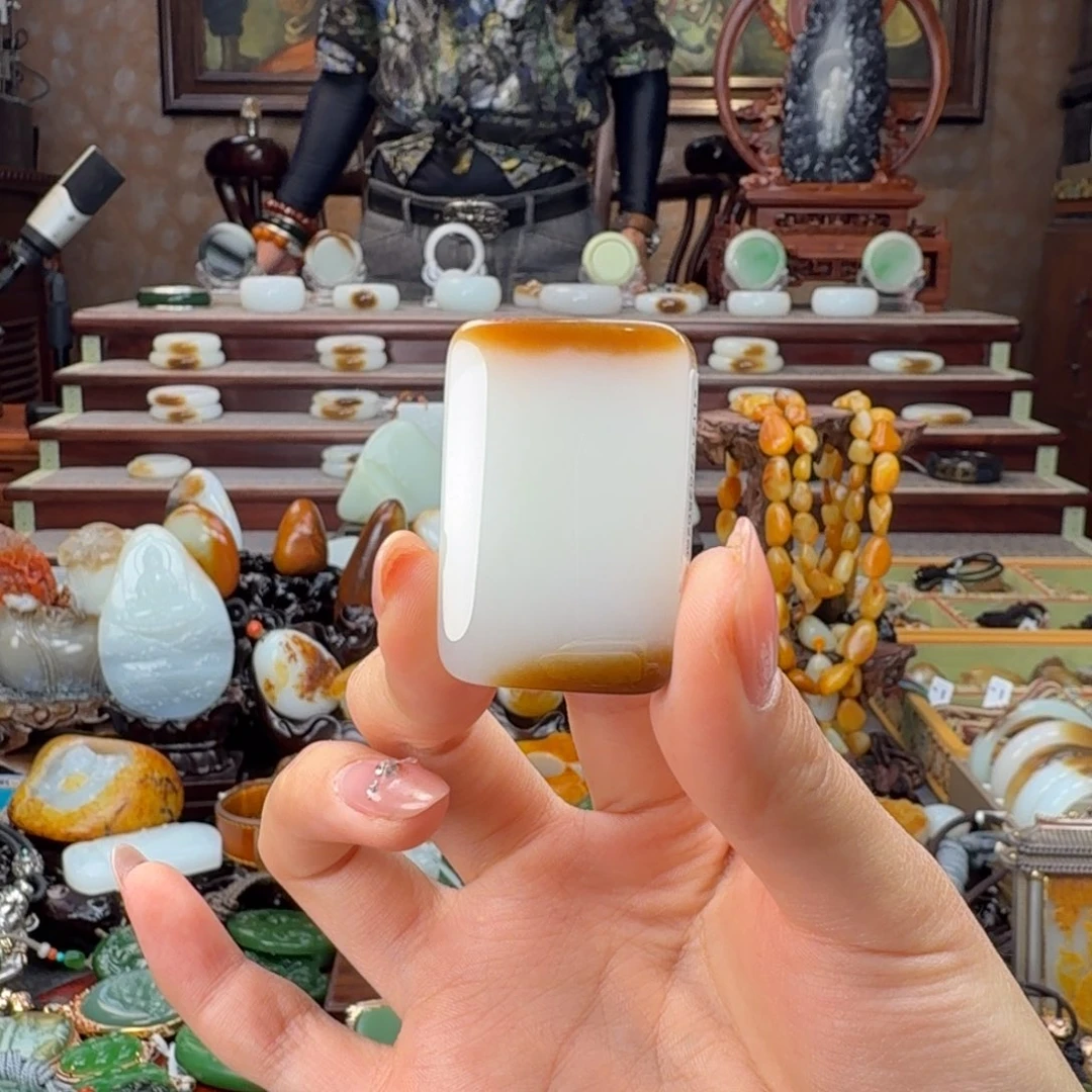 和田玉（糖玉）未镶嵌颈饰