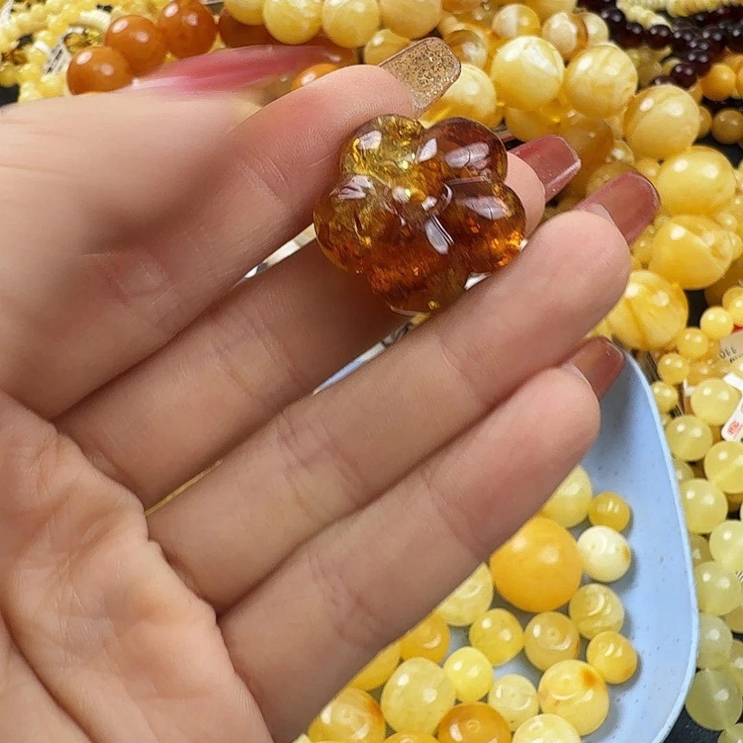 琥珀未镶嵌珠宝奇石