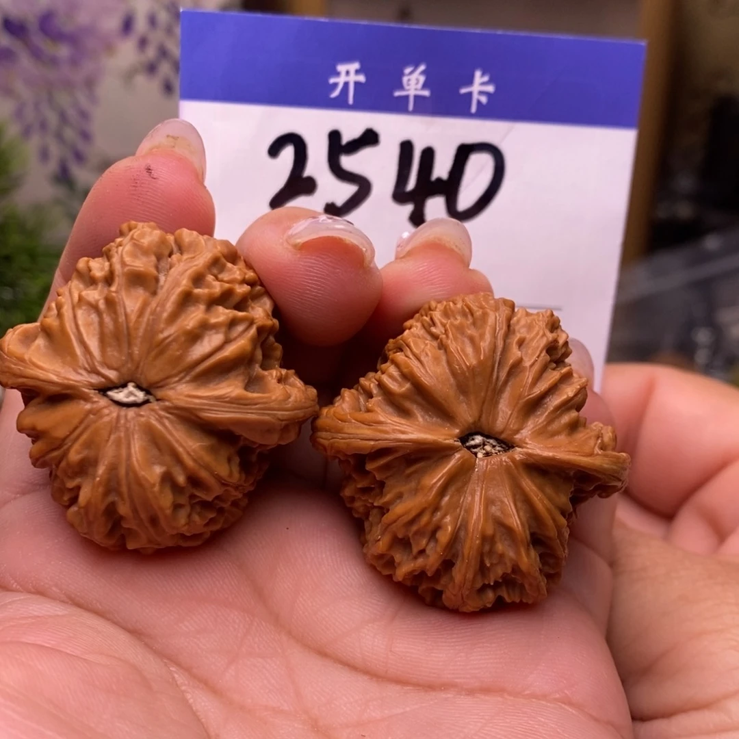 文玩核桃吊坠花****磨盘。全品。边38。丹