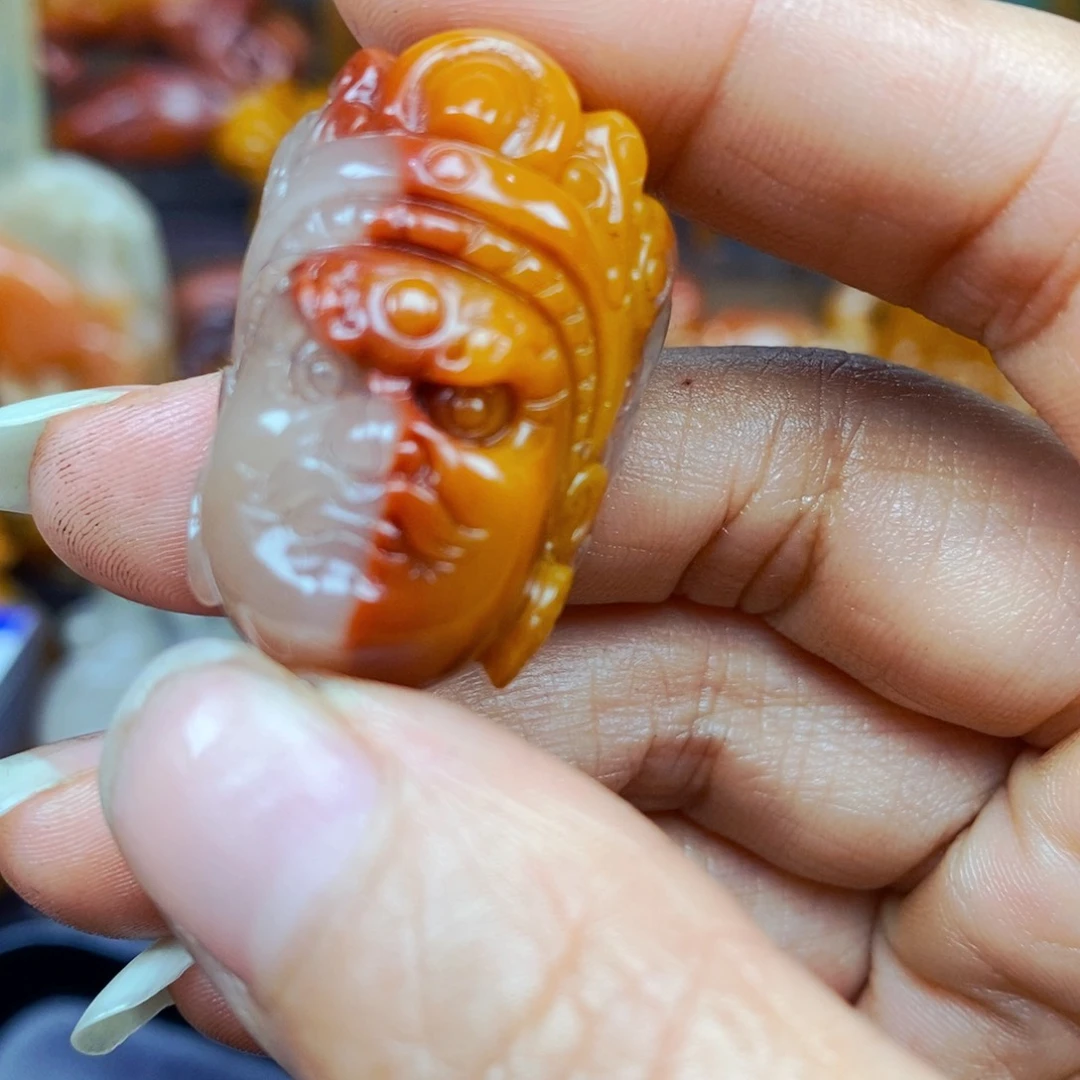 石英质玉（黄龙玉）未镶嵌颈饰