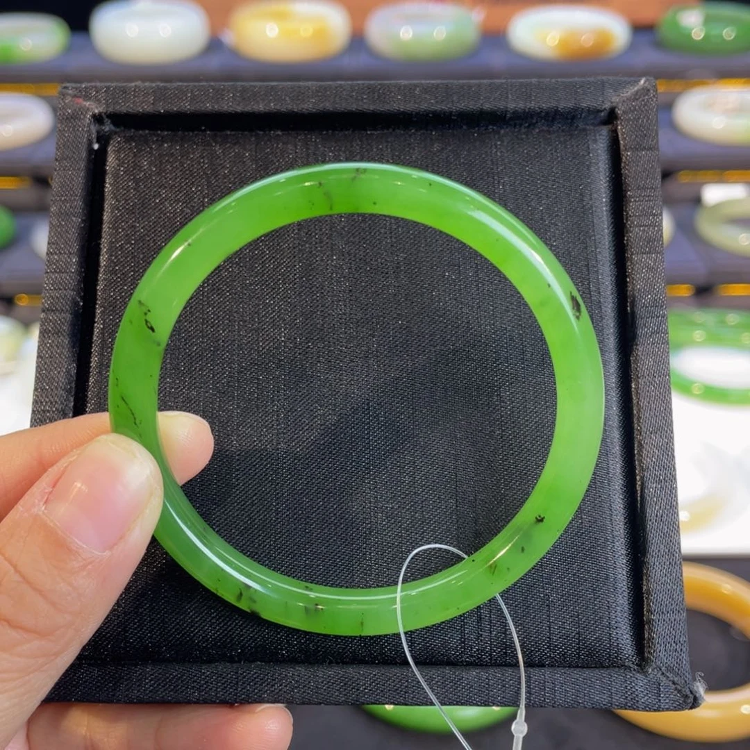 未镶嵌手镯和田玉-冰果绿！猕猴桃美人条55