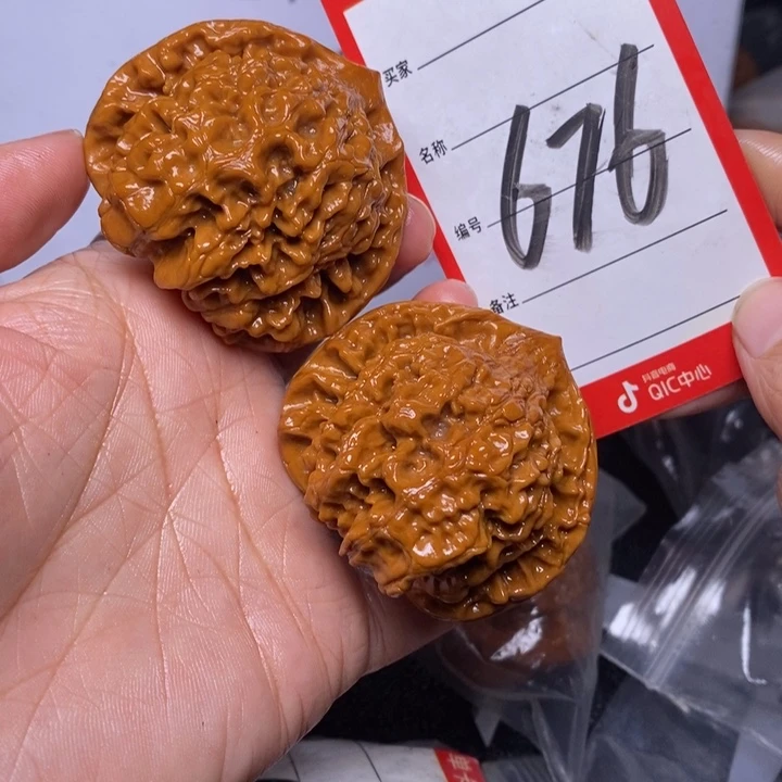 文玩核桃把件东676，49官帽