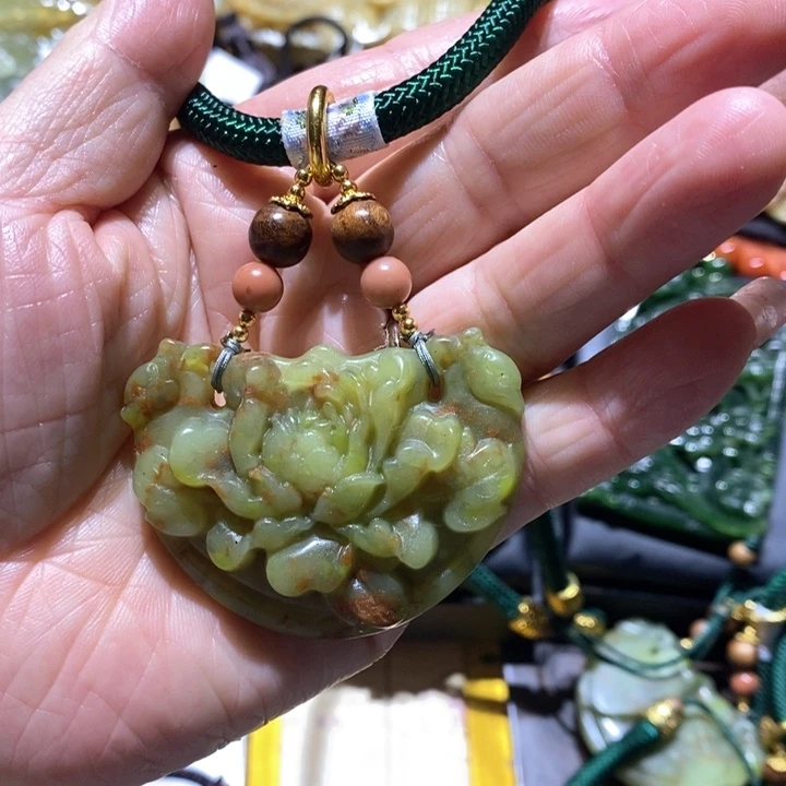 岫玉未镶嵌毛衣链