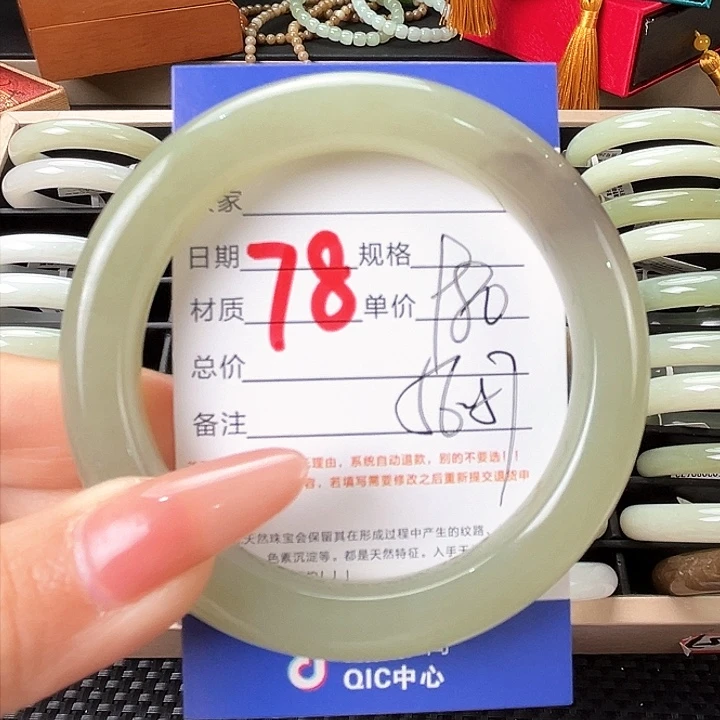 和田玉手镯未镶嵌