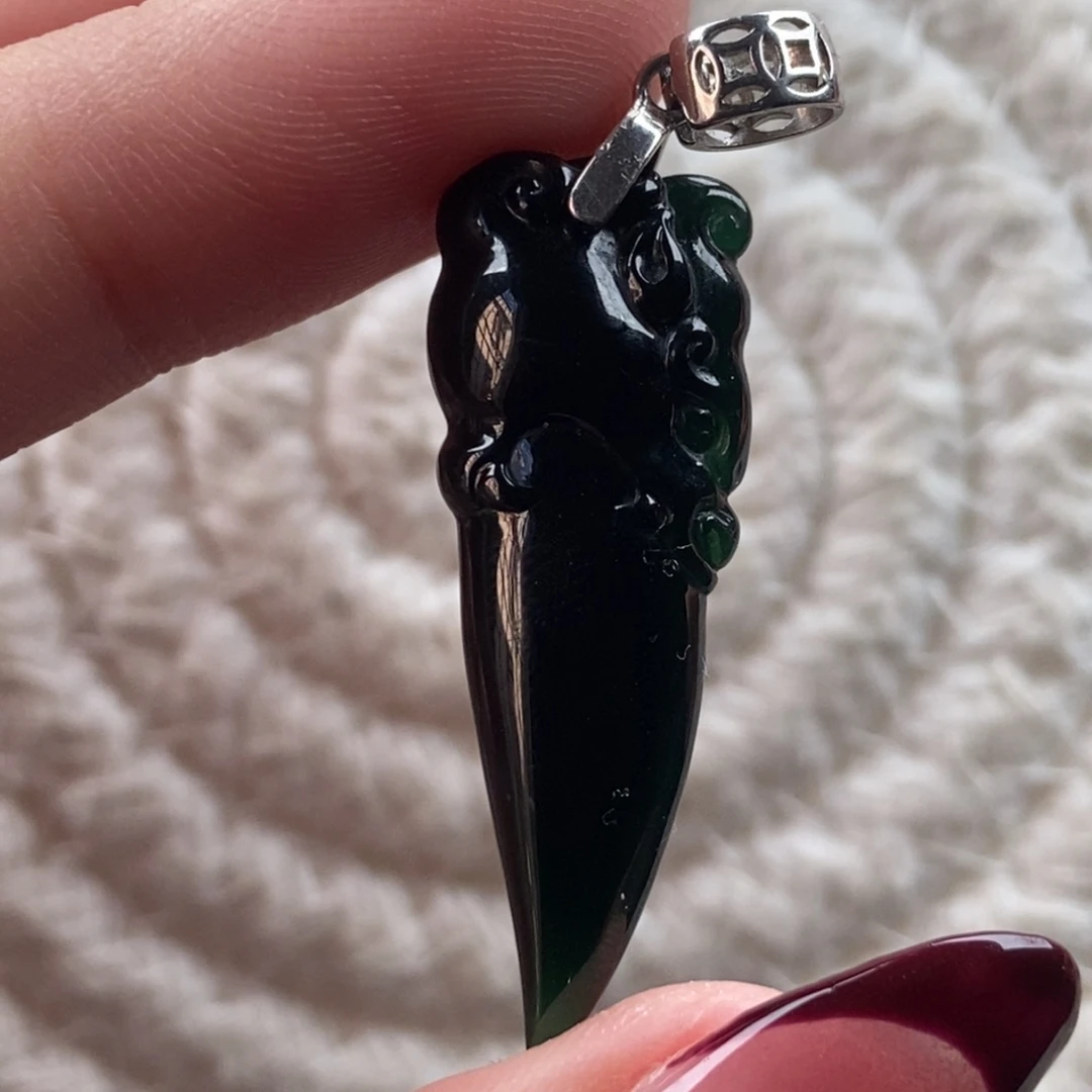 颈饰银S925镶嵌翡翠龙牙