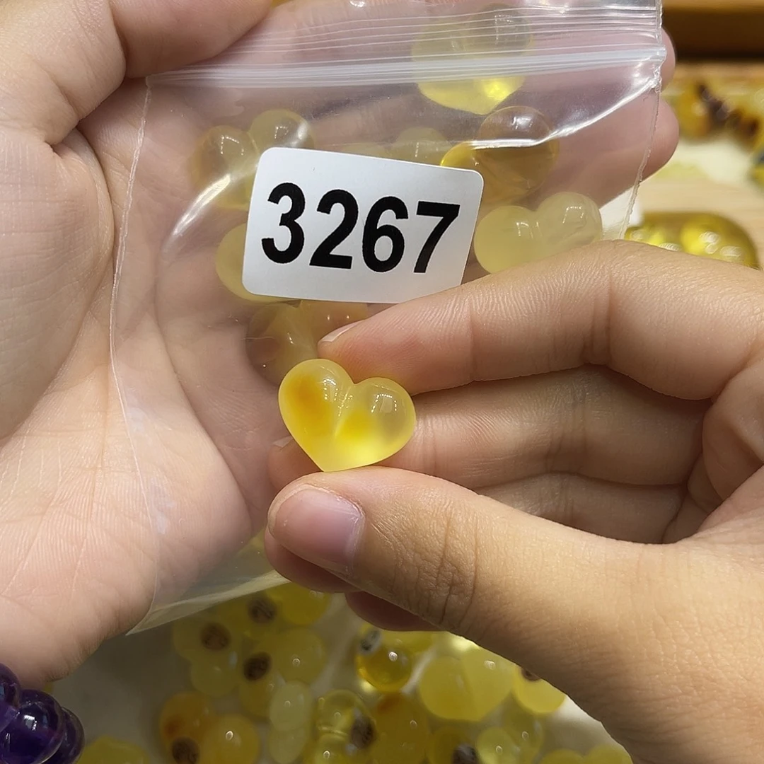 多***少琥珀未镶嵌珠宝奇石