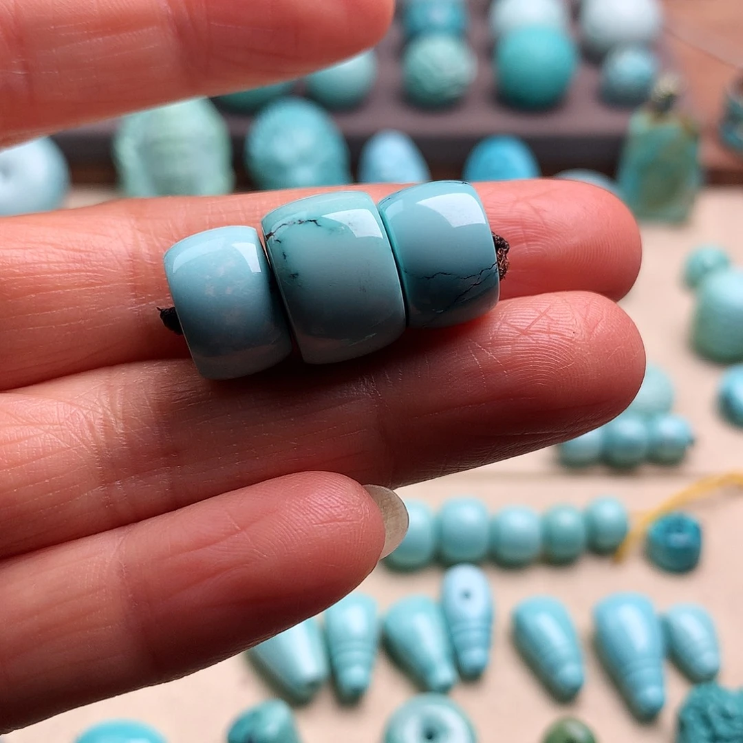 绿松石未镶嵌颈饰