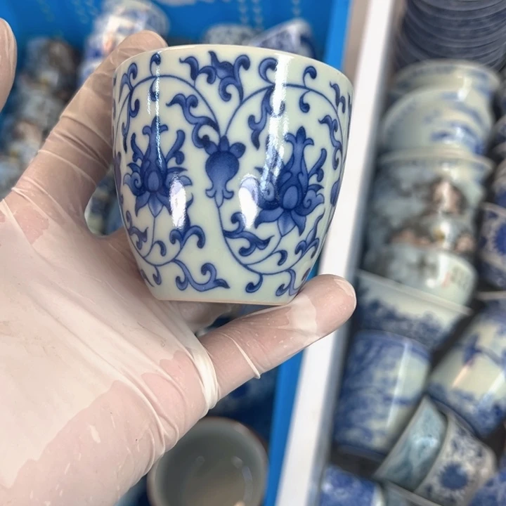 瓷片白青花缠枝铃铛杯主人杯微瑕
