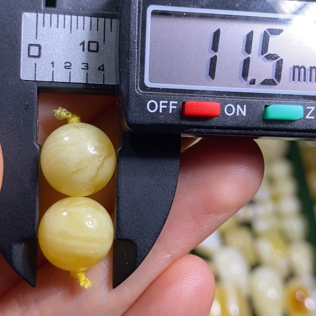 蜜蜡未镶嵌裸石微瑕