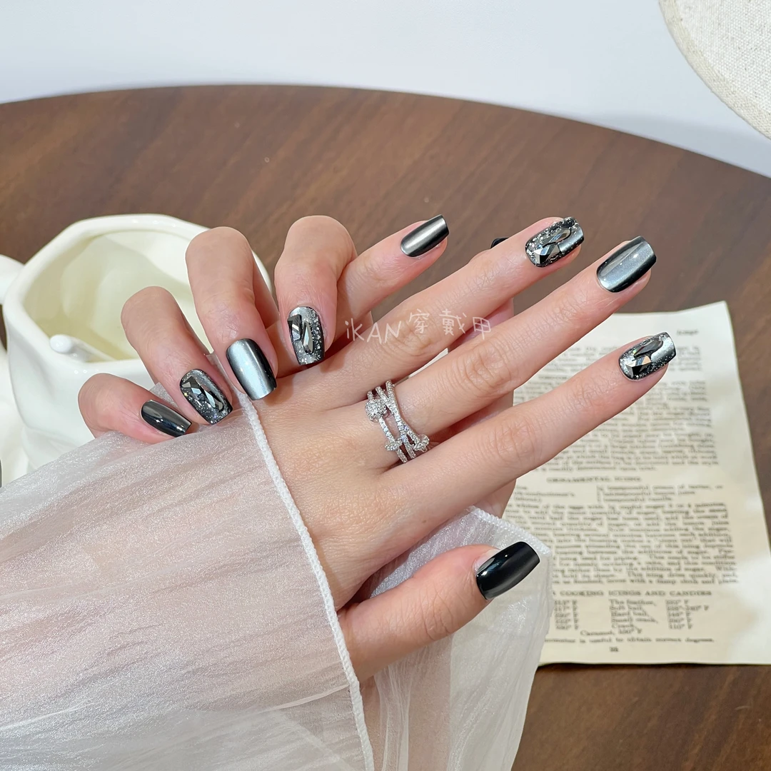 iKAN手工穿戴甲 黑色猫眼不规则碎钻甜酷风短方美甲贴77