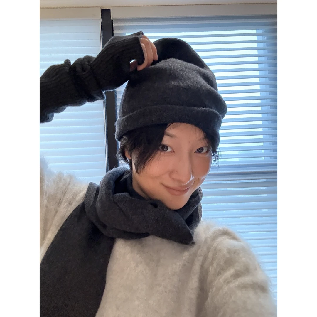 蓝豚豚“柔滑织物”冬日三件套帽子围巾手套多用途氛围保暖神器