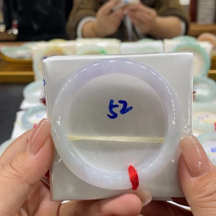 翡翠手镯未镶嵌翡翠