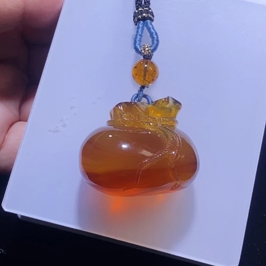 琥珀未镶嵌颈饰钱袋子