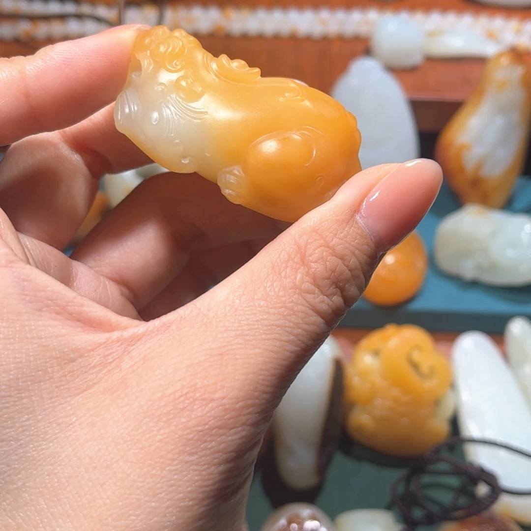 和田玉未镶嵌颈饰凯*狼