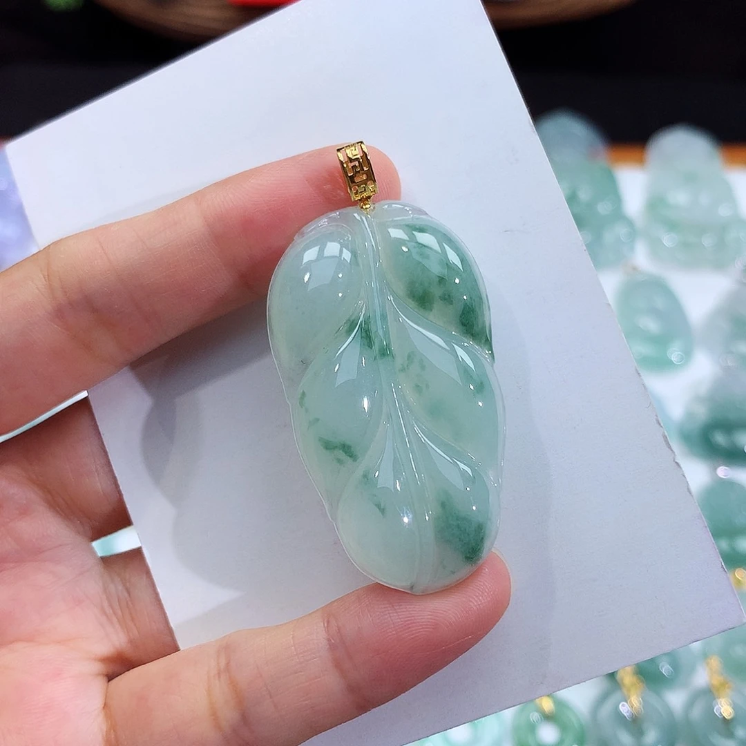 翡翠18K金镶嵌颈饰翡翠吊坠