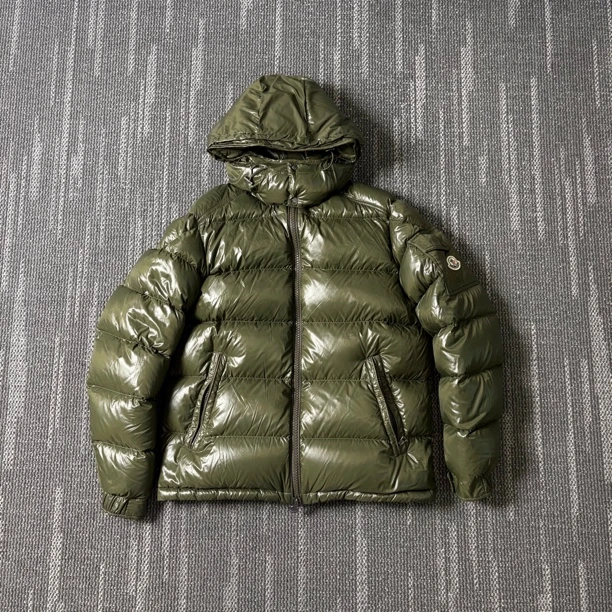 99新 MONCLER Maya系列徽标logo短款羽绒服/4码/3823