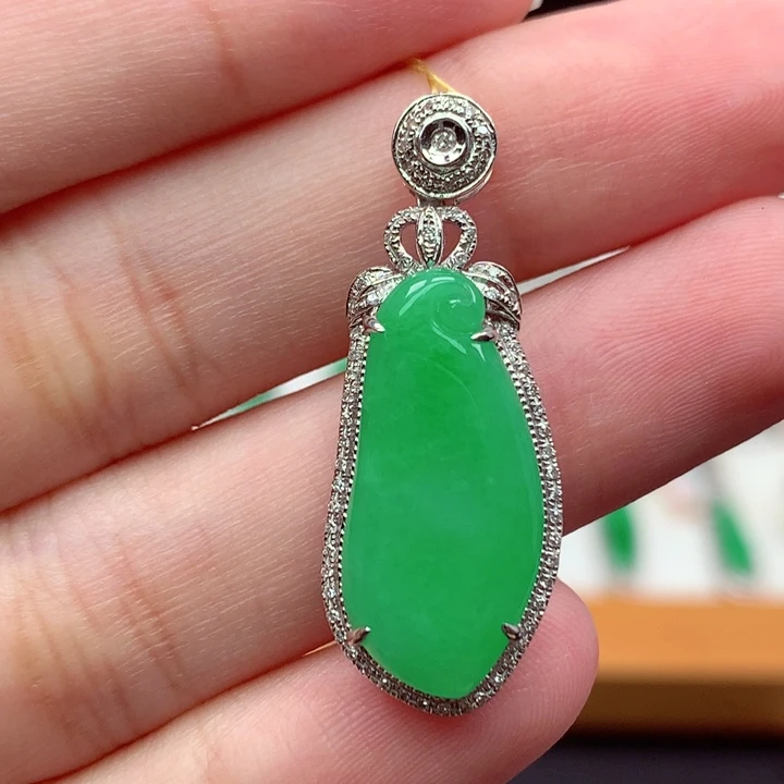 颈饰18K金镶嵌翡翠翡翠