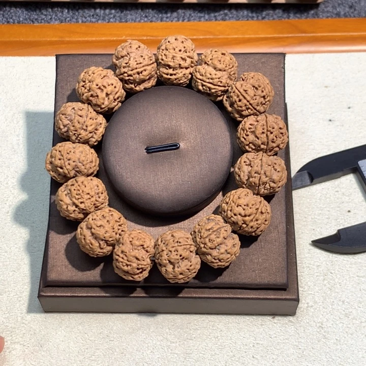 吊坠金刚菩提2号 20平头平尾梅花