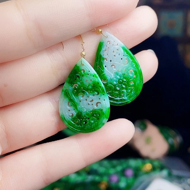 翡翠18K金镶嵌颈饰多样性