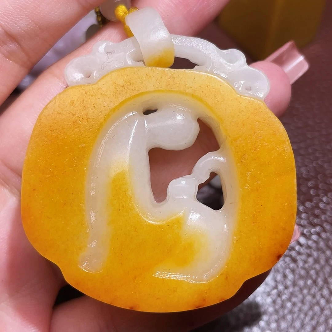 老***布颈饰未镶嵌和田玉