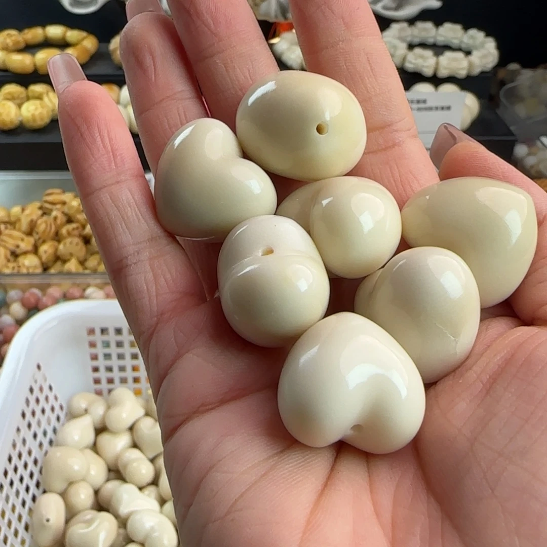 吊坠菩提根/象牙果瑕疵牙果光面胖爱心6颗